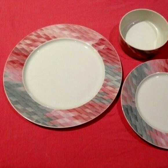 VILLEROY & BOCH Collage pattern 3-piece Dinner Set: 2 Dinner Plates,1 Soup Bowl - Picture 3 of 6